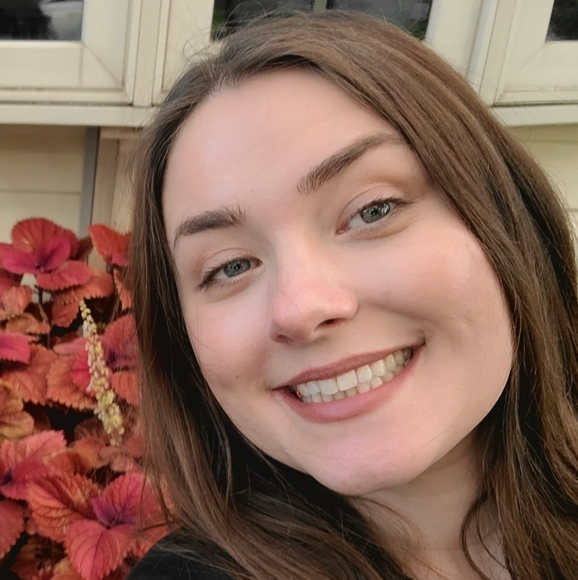 Meet your Posher, Selina - Picture 2 of 4